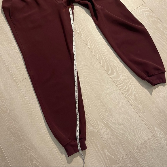 Lululemon On the Fly Jogger *Woven Cassis Purple size 10 - Picture 10 of 15